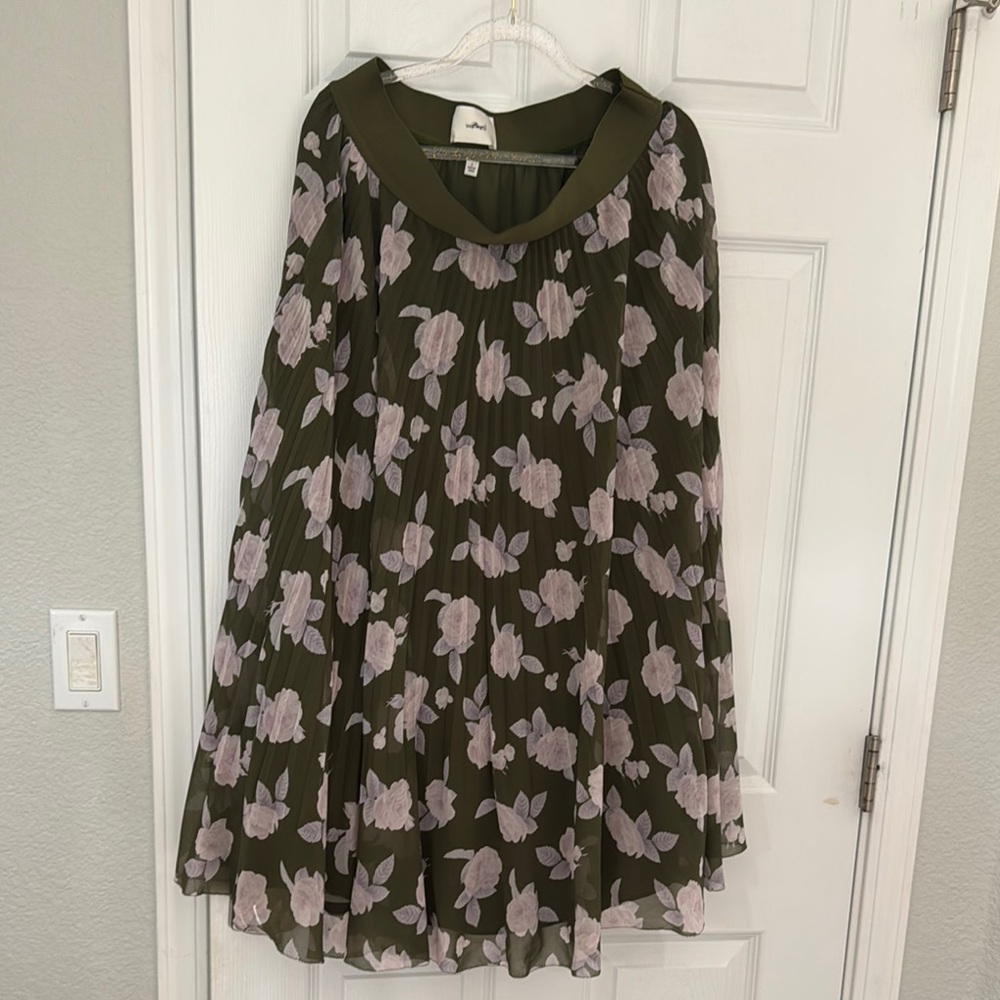 Aritiza Wilfred Twirl Pleated Skirt Floral in Olive and Lavender